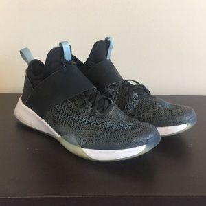 Nike Zoom Strong size 8